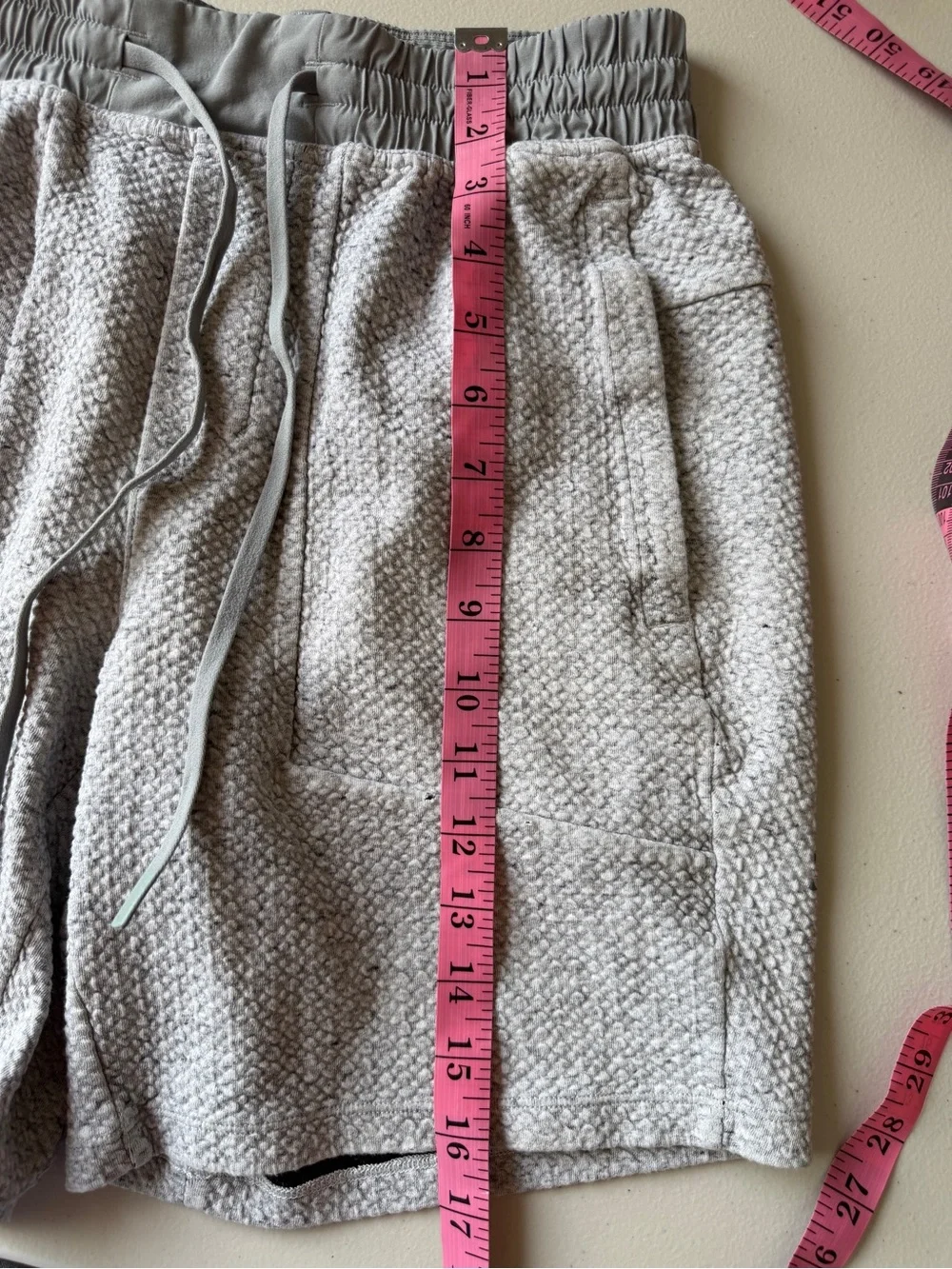 Lululemon mens “Ease The Day Short7” size s